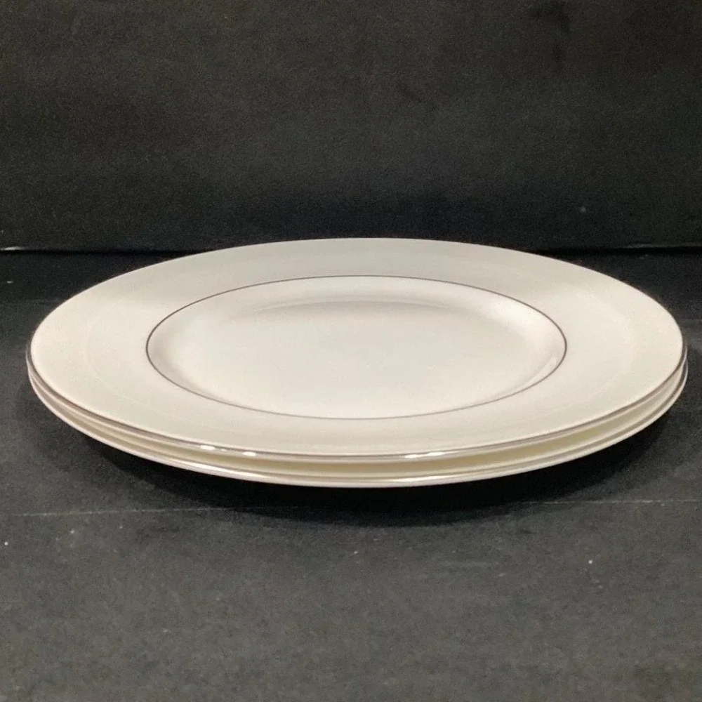 Royal Doulton‎ Amulet Dinner Plates, Set of 2, Vtg White Floral Fine Bone China